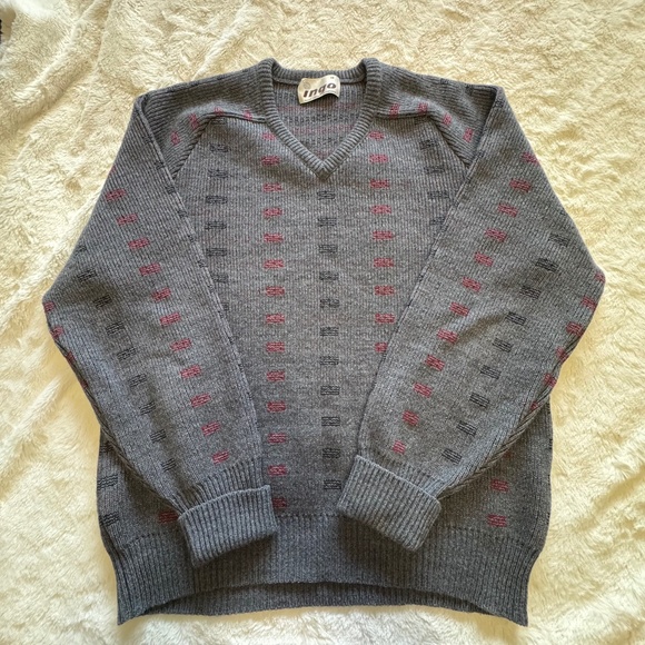 Vintage INGO Canada Gray V-Neck Sweater with Red Accents Wool SZ Medium - Picture 1 of 5
